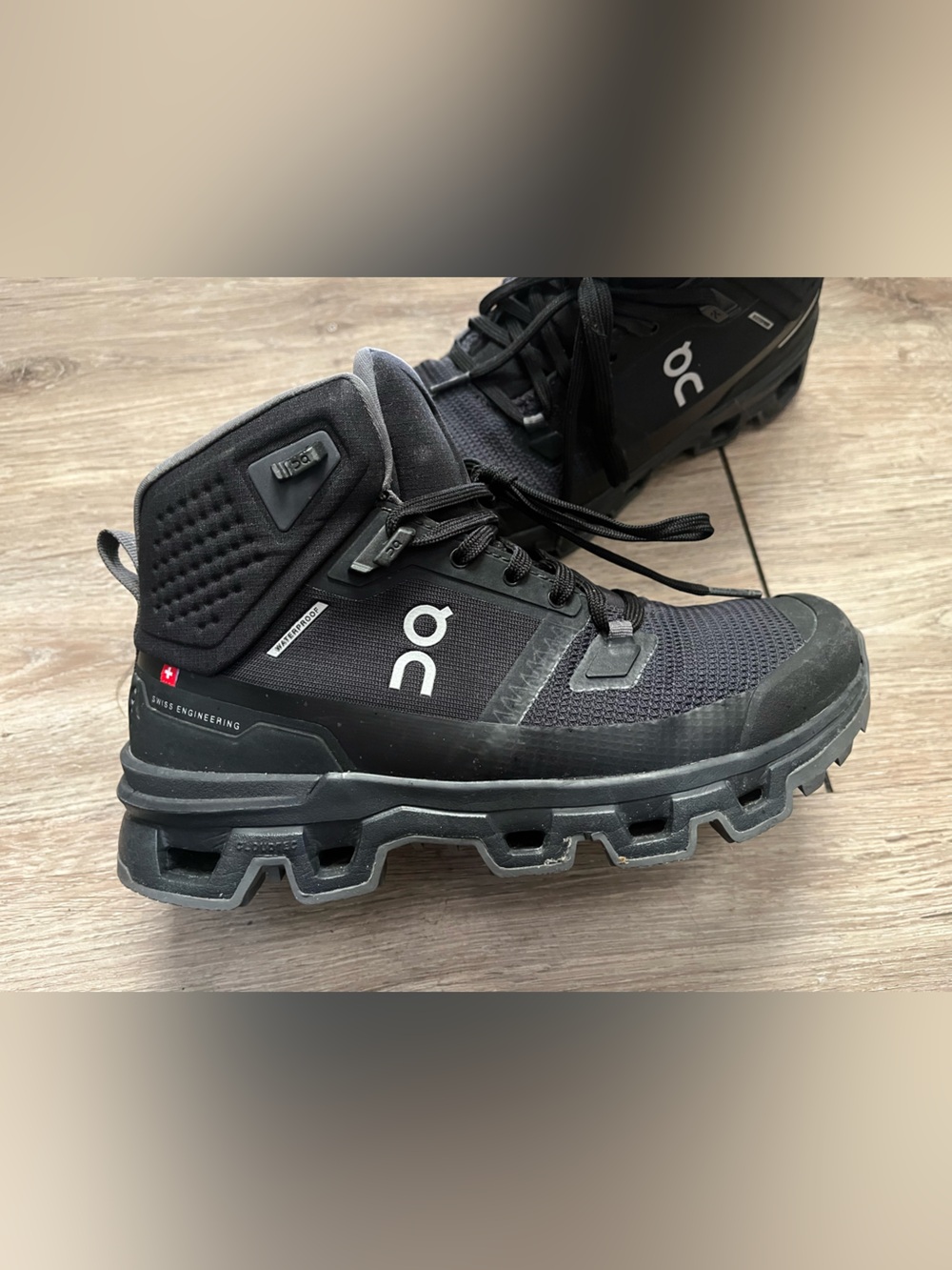 On Running Black Trail Mid-Cut Boots